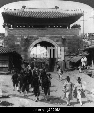Storia della Corea Seoul West Gate.1904 da.Underwood Foto Stock