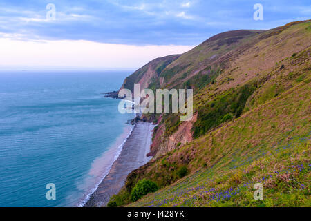 Punto Foreland e il Canale di Bristol nel Parco Nazionale di Exmoor vicino Lynmouth, Somerset, Inghilterra. Foto Stock