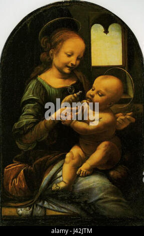 La *Madonna Benois* è un dipinto iconico di Leonardo da Vinci, raffigurante la Vergine Maria che regge Gesù bambino. L'opera è rinomata per la sua rappresentazione serena e naturale delle figure, caratteristica della meticolosa attenzione al dettaglio e alla composizione di da Vinciâ. Foto Stock