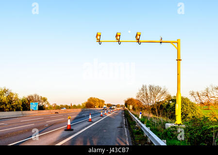 Velocità media fotocamera su autostrada UK sera. Foto Stock