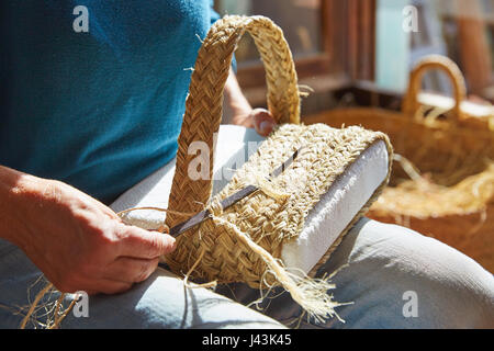 Sparto halfah erba Artigiano Mestieri mani lavorando Foto Stock