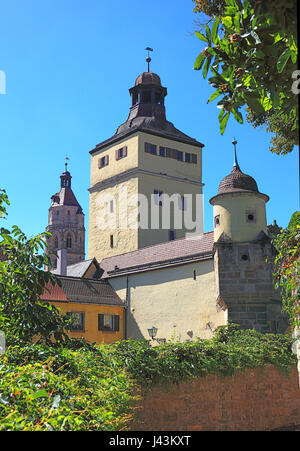 Cancello Ellinger Tor e chiesa, Weissenburg in Bayern, una città in Media Franconia, Baviera, Germania Foto Stock