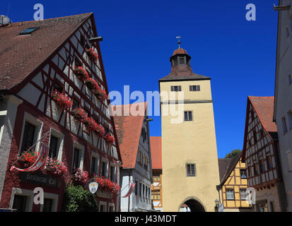 Il gate Ellinger Tor, Weissenburg in Bayern, una città in Media Franconia, Baviera, Germania Foto Stock