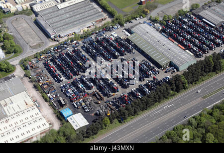 Vista aerea di una vettura scrapyard breakers cantiere, Lancashire, Regno Unito Foto Stock