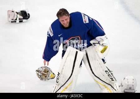 Parigi, Francia. 07 Maggio, 2017. I Campionati Mondiali di hockey su ghiaccio match Finlandia vs Francia, a Parigi, in Francia, il 7 maggio 2017. Florian Hardy (FRA) Credito: Michal Kamaryt/CTK foto/Alamy Live News Foto Stock