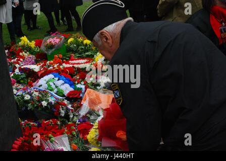 Londra, Regno Unito. 9 maggio 2017. Imperial War Museum. I civili e veterani di guerra celebrare la fine della guerra europea agianst Hitlers fascismo, Credito: Philip Robins/Alamy Live News Foto Stock