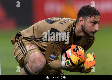 Milano, Italia. Il 7 maggio, 2017. Gianluigi Donnarumma (Milano) Calcio/Calcetto : Italiano 'Serie A' match tra AC Milan 1-4 come Roma a Stadio Giuseppe Meazza di Milano, in Italia . Credito: Maurizio Borsari/AFLO/Alamy Live News Foto Stock