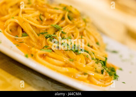 Pasta con i ricci di mare Foto Stock