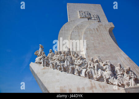 Il Portogallo, Estredmadura, Lisbona, Belem, il Monumento delle Scoperte costruito nel 1960 per commemorare il cinquecentesimo anniversario della morte di Enrico il Naviga Foto Stock