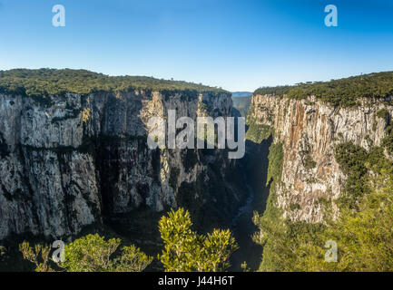 Itaimbezinho Canyon al Parco Nazionale Aparados da Serra - Cambara do Sul Rio Grande do Sul - Brasile Foto Stock