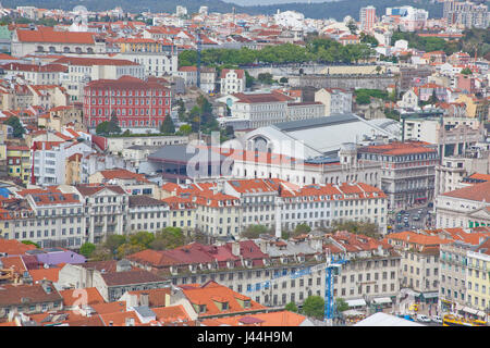 Il Portogallo, Estremadura, Lisbona, vista sul quartiere di Baixa da Castelo de Sao Jorge. Foto Stock