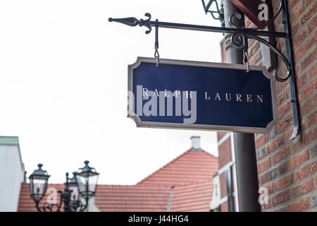 Roermond, Paesi Bassi 07.05.2017 - Logo segno di Polo Ralph Lauren Store nel Mc Arthur Glen Designer Outlet Shopping area Foto Stock