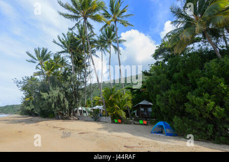 Piccola tenda su Ellis Beach, estremo Nord Queensland, FNQ, Australia Foto Stock