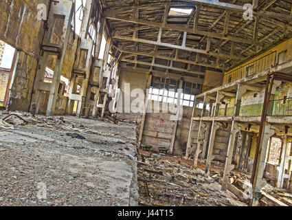 Foto HDR. Abbandonando, distruzione, rotto dalla fabbrica all'interno di carta da parati Foto Stock