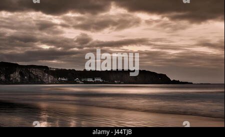 Vista di Portbraddan da Whitepark Bay sulla costa di Causeway, Moyle County Antrim Irlanda del Nord Foto Stock