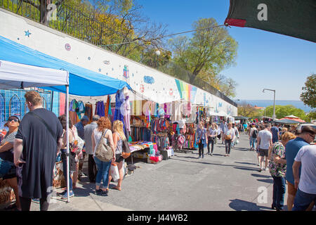 Il Portogallo, Estredmadura, Lisbona, quartiere di Alfama, Feira da Ladra fleamarket ladri o mercato in Campo Santa Clara. Foto Stock