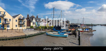 WIVENHOE VICINO A COLCHESTER ESSEX. Il bel mare con barche ormeggiate Foto Stock