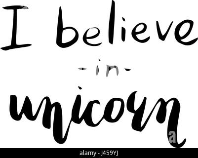 Io credo in unicorn. Spazzola moderno stile lettering. La scritta a mano di disegno inchiostro su uno sfondo bianco. Può essere utilizzato per la progettazione di siti web, articolo Illustrazione Vettoriale