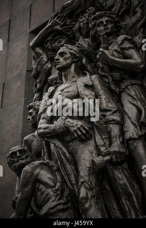 Il Ghetto Monumento degli Eroi, Varsavia nella zona che in precedenza era una parte del Ghetto di Varsavia dove il primo scontro armato ha avuto luogo. Foto Stock