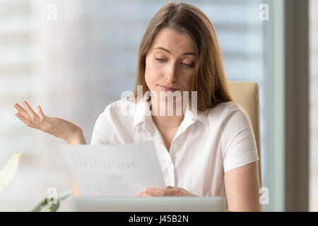 Imprenditore sconvolto a causa del basso risultato finanziario Foto Stock