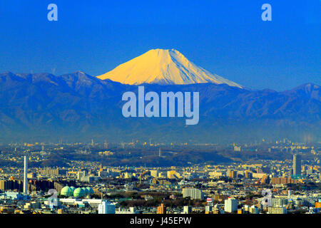 Il monte Fuji vista dal Governo Metropolitano di Tokyo la costruzione di Shinjuku Giappone Foto Stock