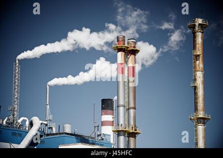 Fumaioli in un mulino di carta, provincia di Zaragoza, Spagna. Foto Stock