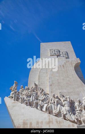 Il Portogallo, Estredmadura, Lisbona, Belem, il Monumento delle Scoperte costruito nel 1960 per commemorare il cinquecentesimo anniversario della morte di Enrico il Naviga Foto Stock