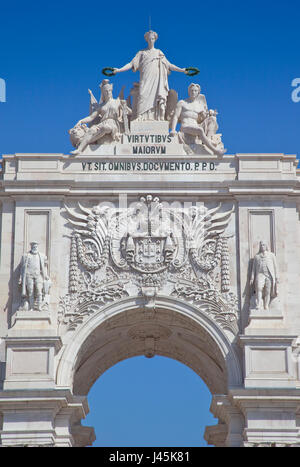 Il Portogallo, Estremadura, Lisbona, Baixa, Praca do Comercio, Rua Augusta arco trionfale. Foto Stock