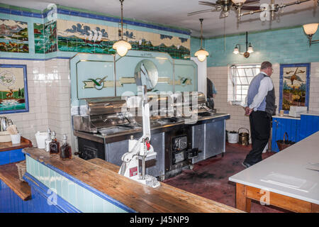 All'interno del pesce Davys e Chip shop presso il museo Beamish,l'Inghilterra,UK Foto Stock