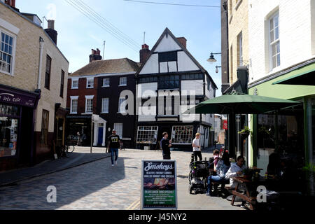 Crooked house xvii secolo kings gallery in via Palazzo di città di Canterbury Kent REGNO UNITO Maggio 2017 Foto Stock