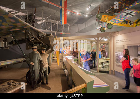 Il tedesco la guerra mondiale I Fokker D VII da combattimento aereo, a destra nella legenda, la memoria e la Grande Guerra in aria Galleria al Museo Nazionale dell'aria e dello spazio Foto Stock