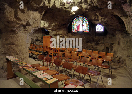 La grotta la Chiesa, all'interno della collina Gellért, a Budapest, Ungheria. Foto Stock