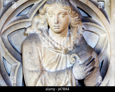 Stone Carving dettaglio sul pulpito presso la chiesa di St Mary Dunsforth inferiore Yorkshire Inghilterra Foto Stock