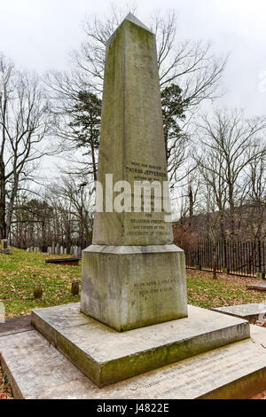 La tomba di Thomas Jefferson a motivo della sua station wagon, Monticello, in Charlottesville, Virginia. Foto Stock