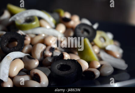 Black Eyed pea - insalata fresca mix mediterraneo Foto Stock