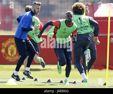 Il Manchester United Pogba Paolo durante la sessione di formazione presso l'AON addestramento complesso, Carrington. Stampa foto di associazione. Picture Data: mercoledì 10 maggio, 2017. Vedere PA storia SOCCER Man Utd. Foto di credito dovrebbe leggere: Martin Rickett/PA FILO Foto Stock