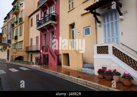 Scena di strada sulla roccia (Le Rocher), vicino a Place du Palais, Monte Carlo, Monaco. Foto Stock