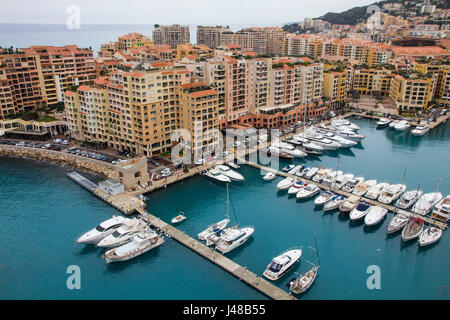 Fontvieille è un quartiere di una città di Monte Carlo ha sviluppato nel corso degli anni settanta e ottanta sui terreni bonificati di fronte Le Rocher (The Rock). Monte Carlo, Monaco. Foto Stock