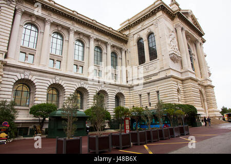 Il Barocco massiccio in stile Revival Museo Oceanografico & Aquarium è stato fondato nel 1910 dal monaco principe Albert. Il museo ospita mostre di mare. Foto Stock