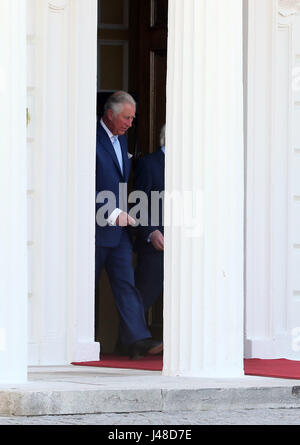 Il Principe di Galles con Presidente irlandese Michael D Higgins come egli lascia Aras un Uachtarain in Dublino, durante la sua visita alla Repubblica di Irlanda. Foto Stock