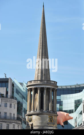 Algie il maiale gonfiabile fuori BBC Broadcasting House a Londra, per pubblicizzare la Pink Floyd Exhibition: Loro Mortal resti, che va dal 13 maggio al 1 ottobre 2017 al V&A a Londra. Foto Stock