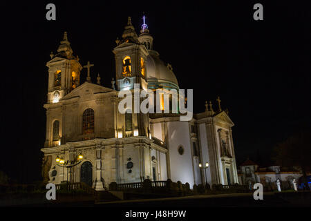 Vista notturna della Basilica di Sameiro Braga, nel nord del Portogallo Foto Stock