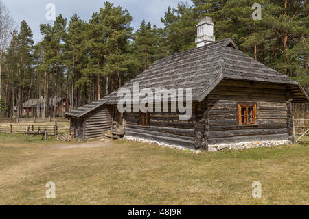 Alloggiamento tradizionali delle popolazioni indigene di Estonia Foto Stock