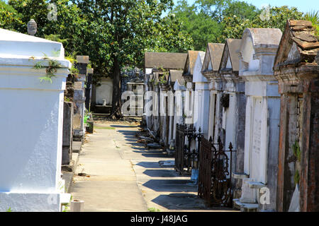 Coloniale classico cimitero francese a New Orleans, Louisiana Foto Stock