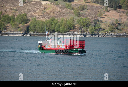 I mondi ultimo lavoro giradischi auto ferry operante tra Glenelg Kylerea e sull'Isola di Skye in occidente delle Highlands Scozzesi. Foto Stock