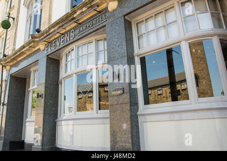 Cardiff Wales, Regno Unito, 10 maggio 2017. Elevens, LA SA cervelli sports bar posseduto dal Galles e Real Madrid il calciatore Gareth Bale in Cardiff City Centre. Foto Stock