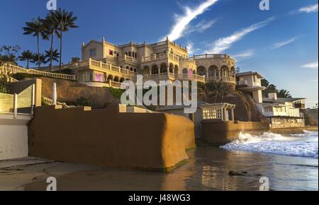 Villa Pelagia Vintage Luxury Mansion Castle Building, vista esterna della casa laterale. La Jolla Shores Beach San Diego, California, Stati Uniti Foto Stock