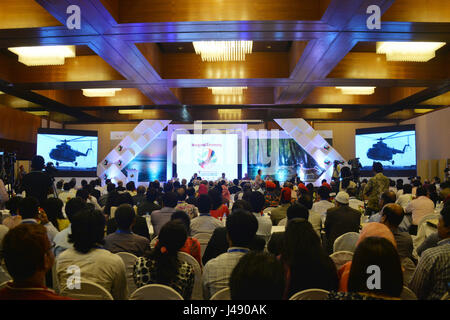 Dacca. Il 10 maggio, 2017. Foto scattata il 10 Maggio 2017 mostra la scena del terzo Asia-pacifico Broadcasting Union (ABU) Media Vertice di Dacca, capitale del Bangladesh. Il terzo ABU Media Vertice sui cambiamenti climatici e la riduzione dei rischi di catastrofe (DRR) iniziato qui il mercoledì. Credito: Salim Reza/Xinhua/Alamy Live News Foto Stock