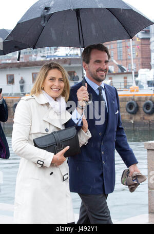 Oslo, Norvegia. Il 10 maggio, 2017. Il principe Nikolaos e la principessa Tatiana di Grecia lascia il dock Honnørbrygga a Oslo, il 10 maggio 2017, dopo un pranzo presso il Royal Yacht Norge in occasione della celebrazione del re Harald e la regina Sonja'ottantesimo compleanno foto : Albert Nieboer/Paesi Bassi OUT/point de vue fuori - nessun filo SERVICE - foto: Albert Nieboer/RoyalPress/dpa/Alamy Live News Foto Stock