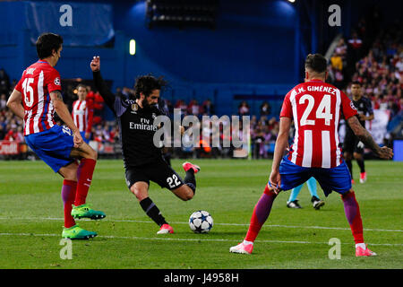 Madrid, Spagna. Il 10 maggio, 2017. Stefan Savic (15) Atletico de Madrid il giocatore. Jose Maria Gimenez de Vargas (24) Atletico de Madrid il lettore.Francisco Alarcon Romana (22) del Real Madrid in player.UCL Champions League tra Atlético de Madrid vs Real Madrid al Vicente Calderón Stadium in Madrid, Spagna, 10 maggio 2017 . Credito: Gtres Información más Comuniación on line,S.L./Alamy Live News Foto Stock